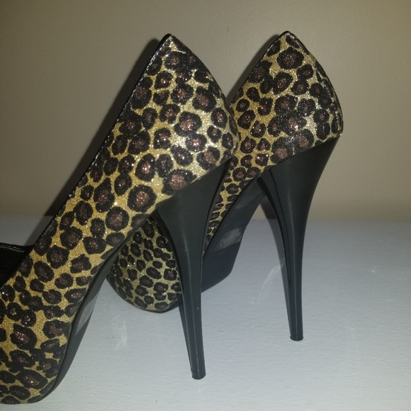 Shi by Journey Leopard Print Stilettos - Picture 2 of 7